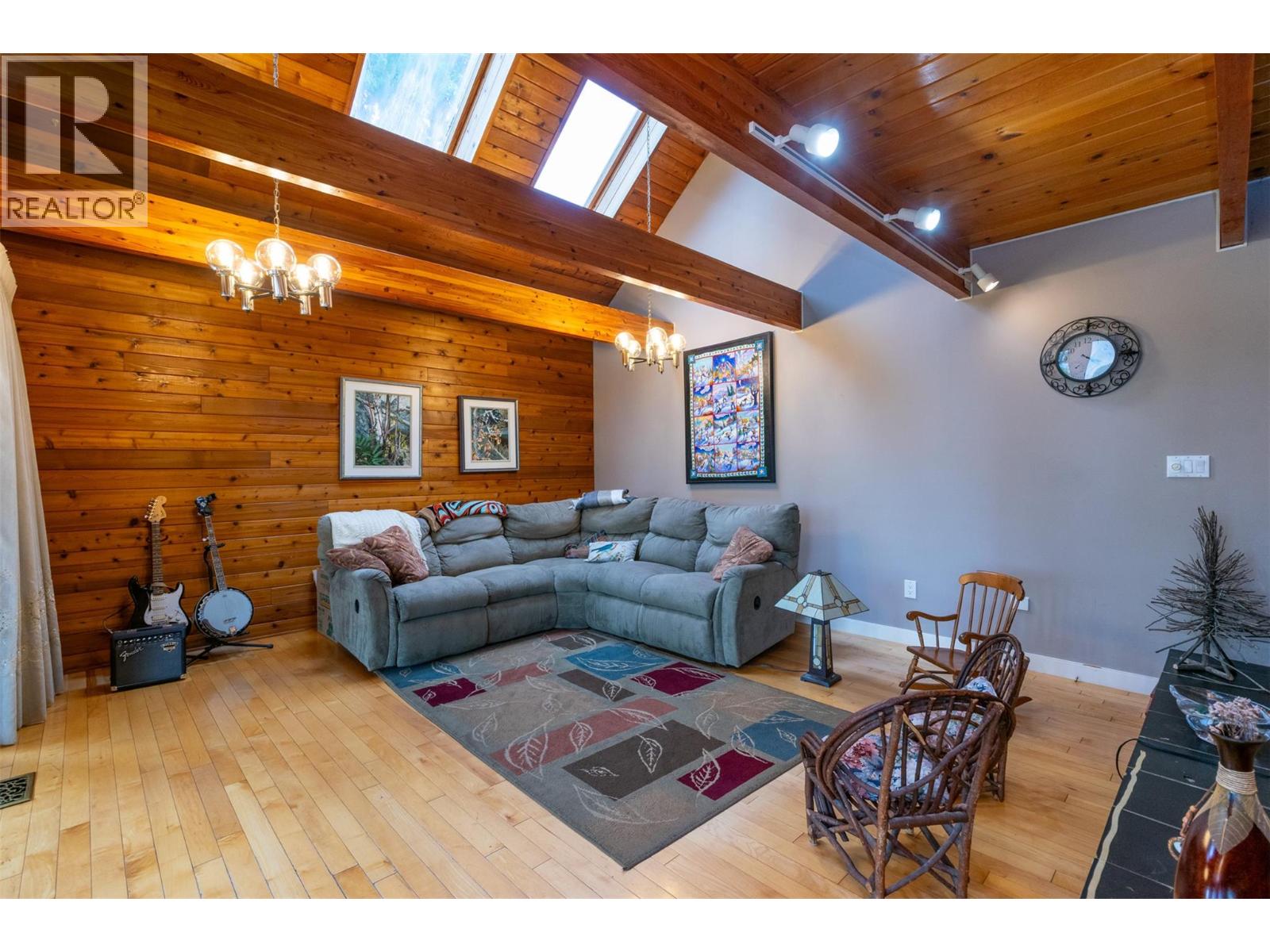  2530 4 Avenue Northeast, Salmon Arm