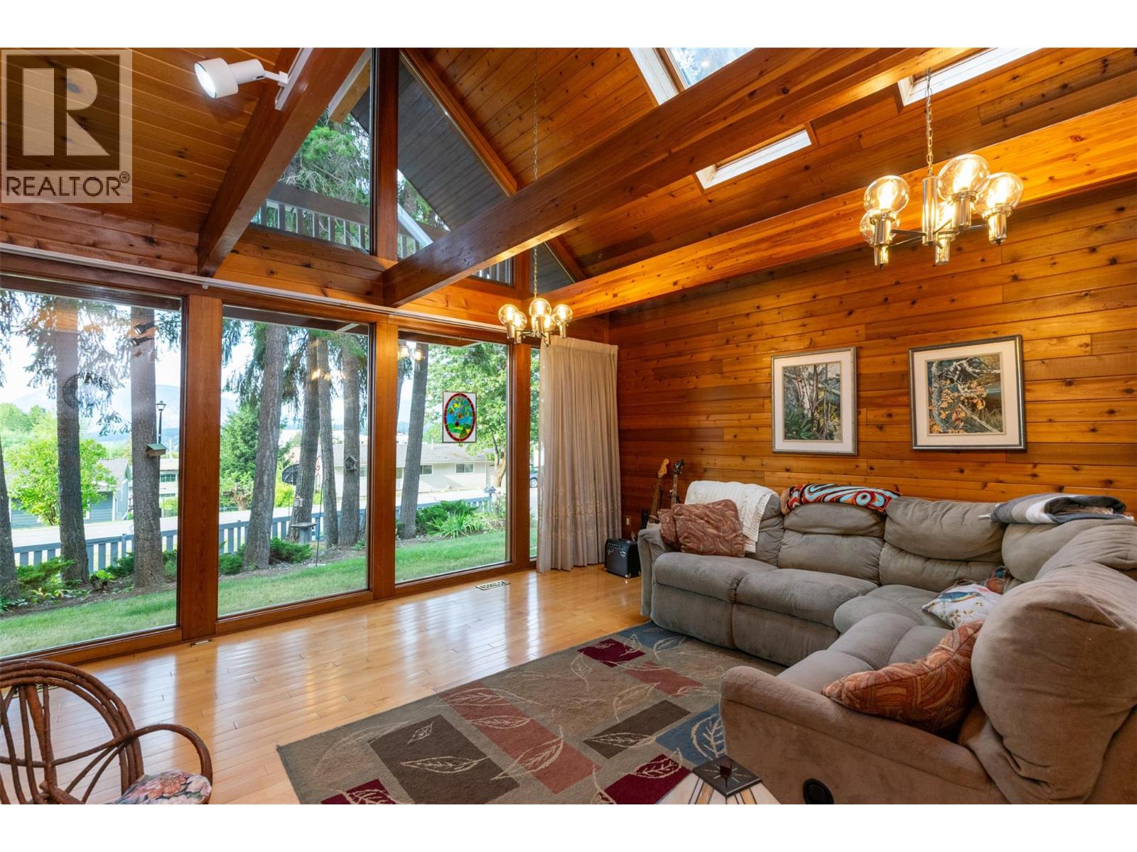  2530 4 Avenue Northeast, Salmon Arm