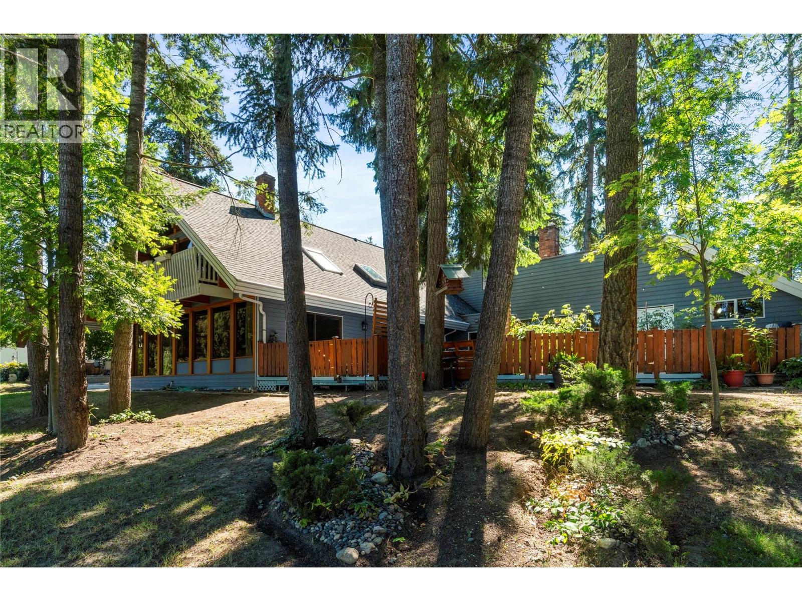  2530 4 Avenue Northeast, Salmon Arm