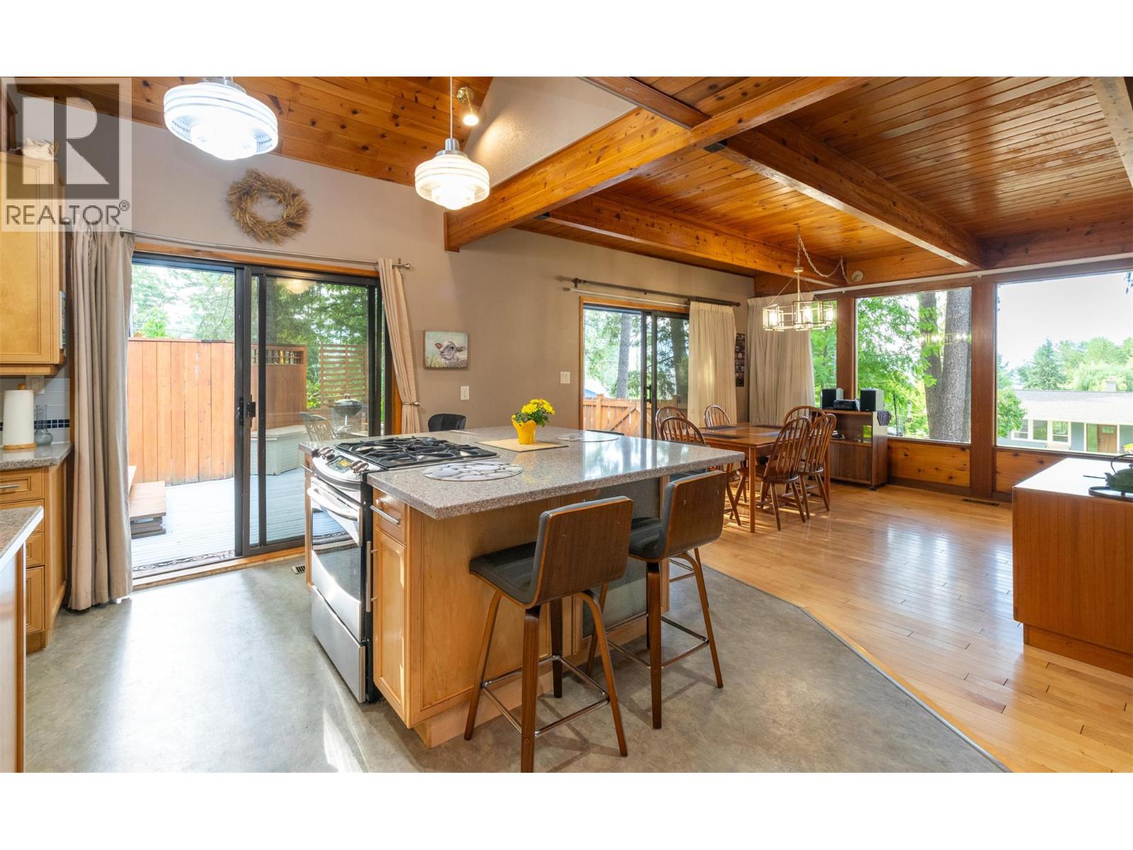  2530 4 Avenue Northeast, Salmon Arm