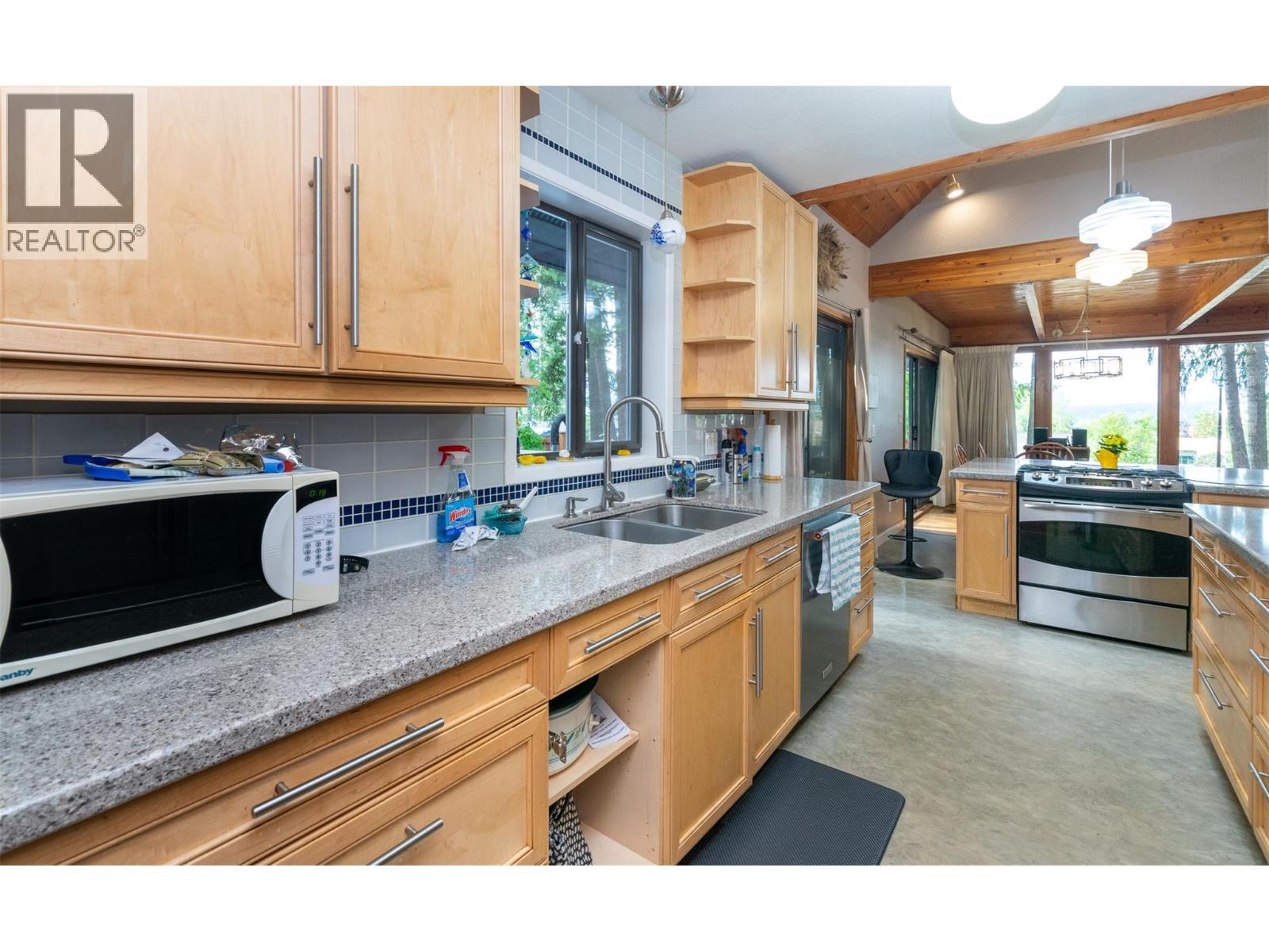  2530 4 Avenue Northeast, Salmon Arm