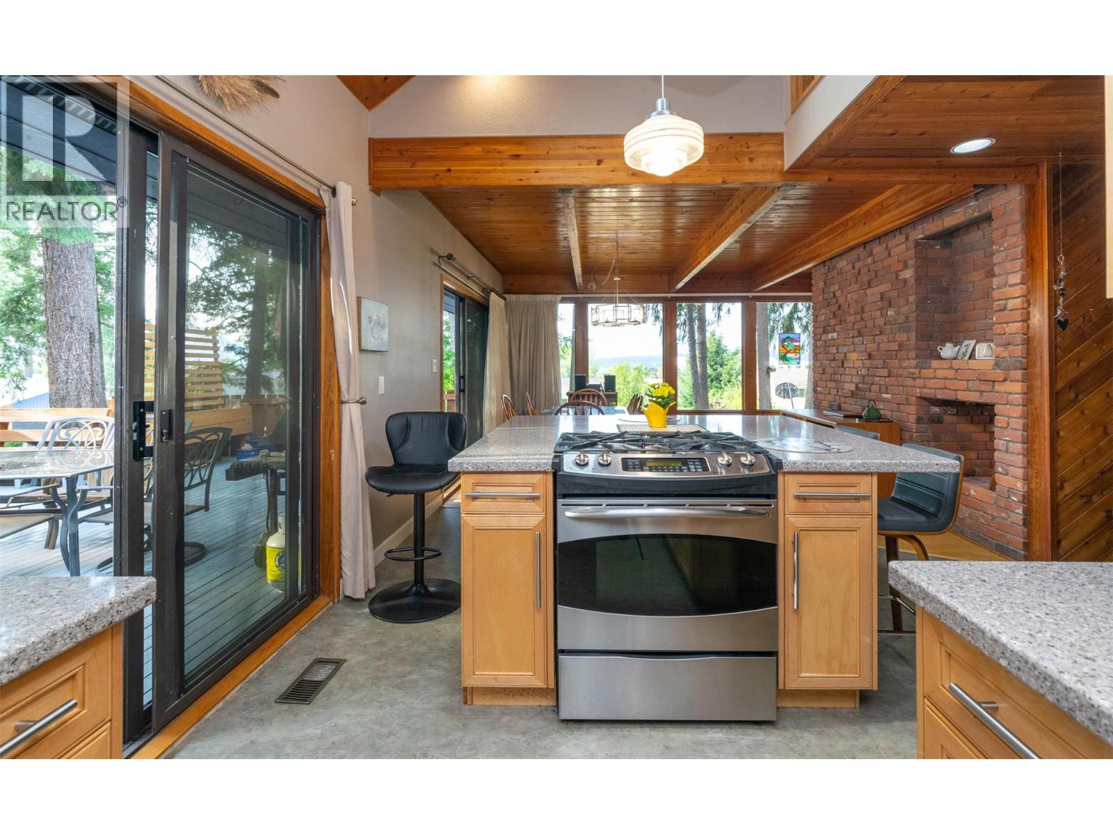  2530 4 Avenue Northeast, Salmon Arm