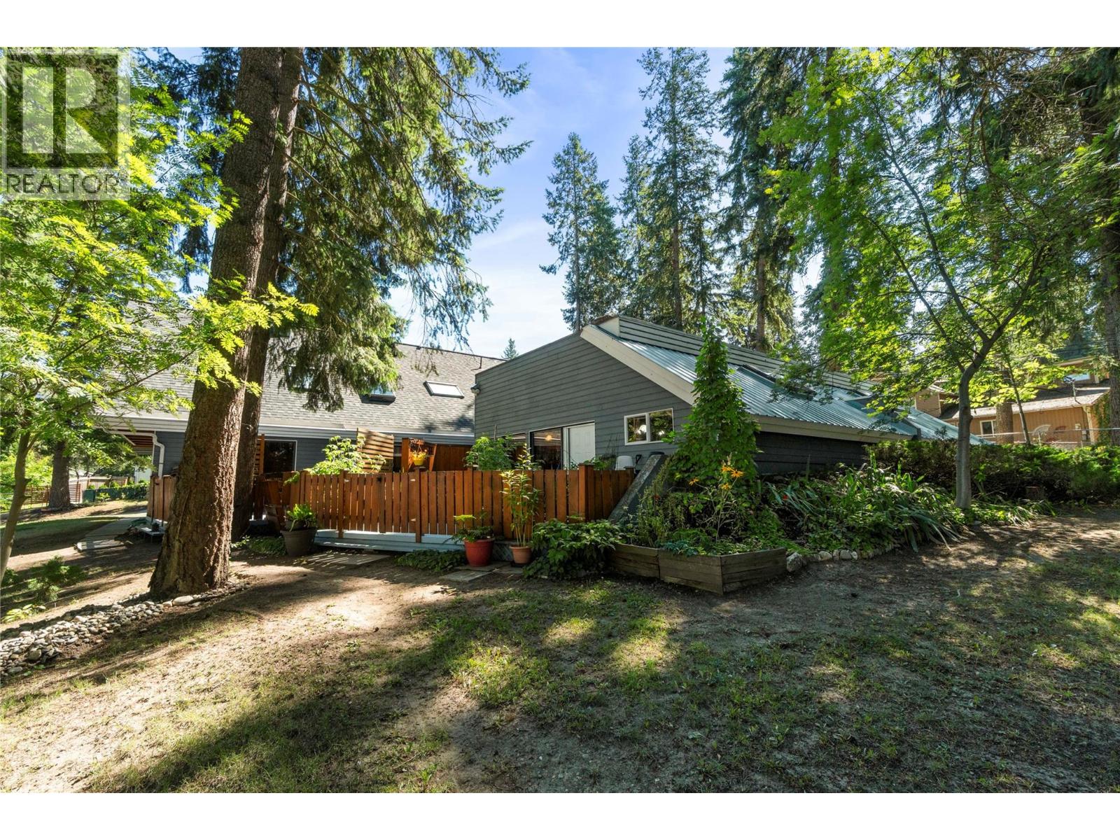  2530 4 Avenue Northeast, Salmon Arm