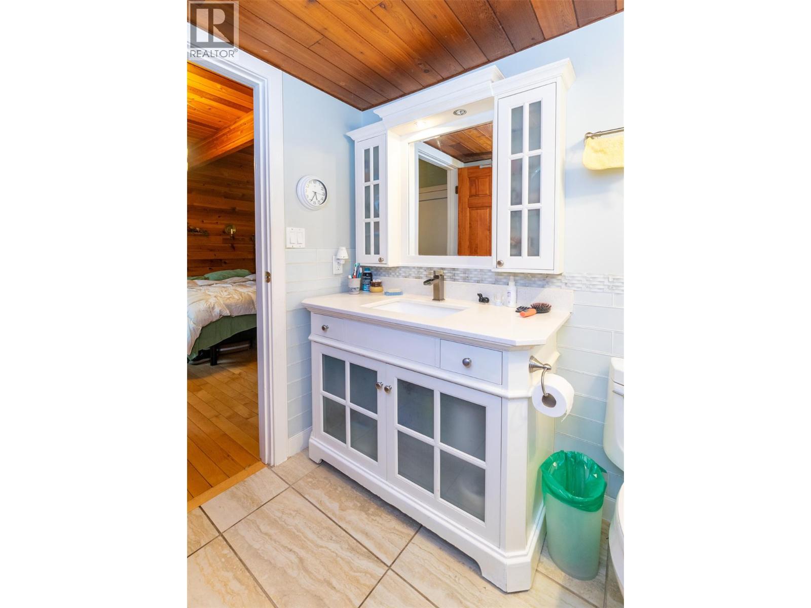  2530 4 Avenue Northeast, Salmon Arm