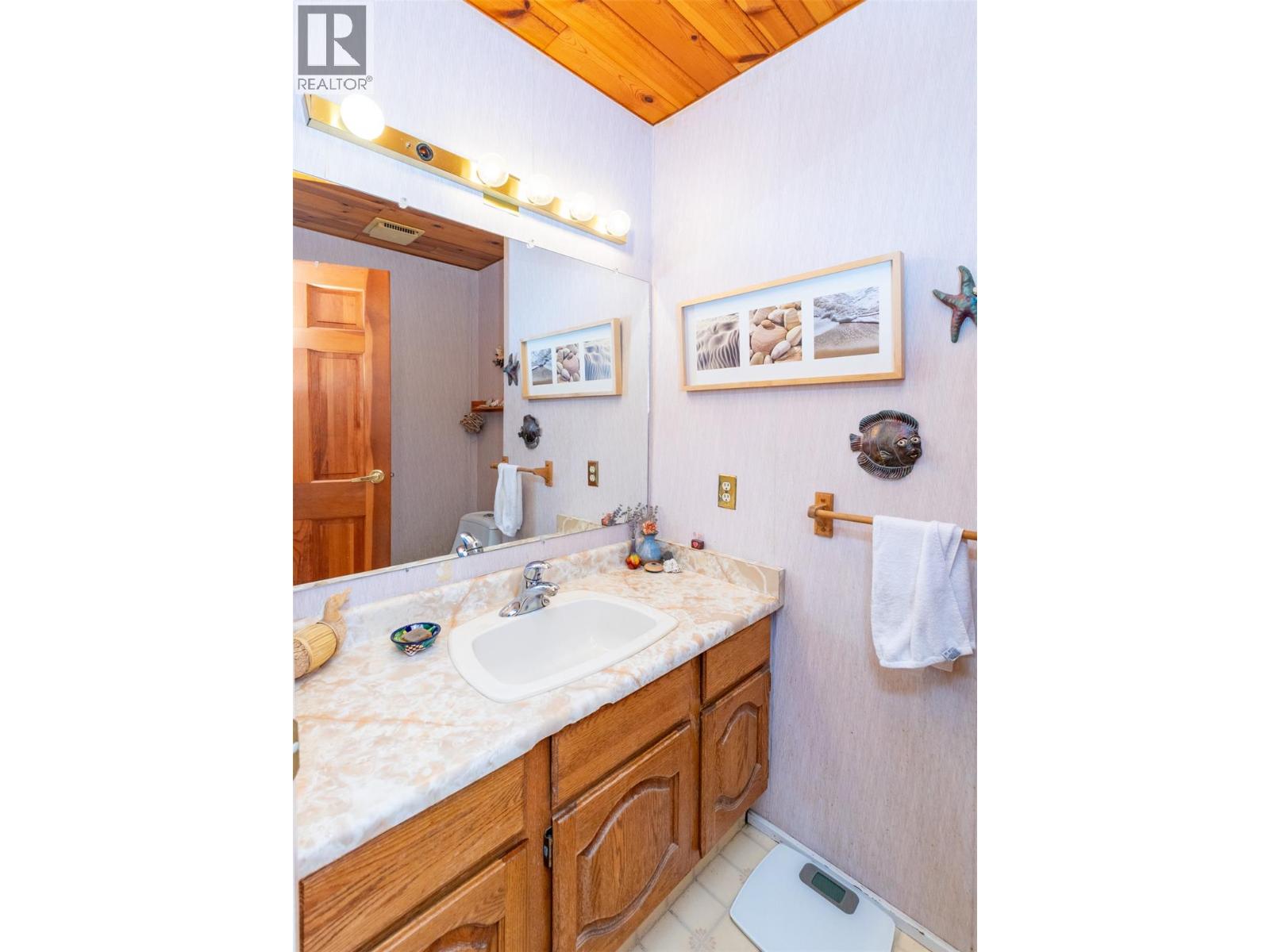  2530 4 Avenue Northeast, Salmon Arm