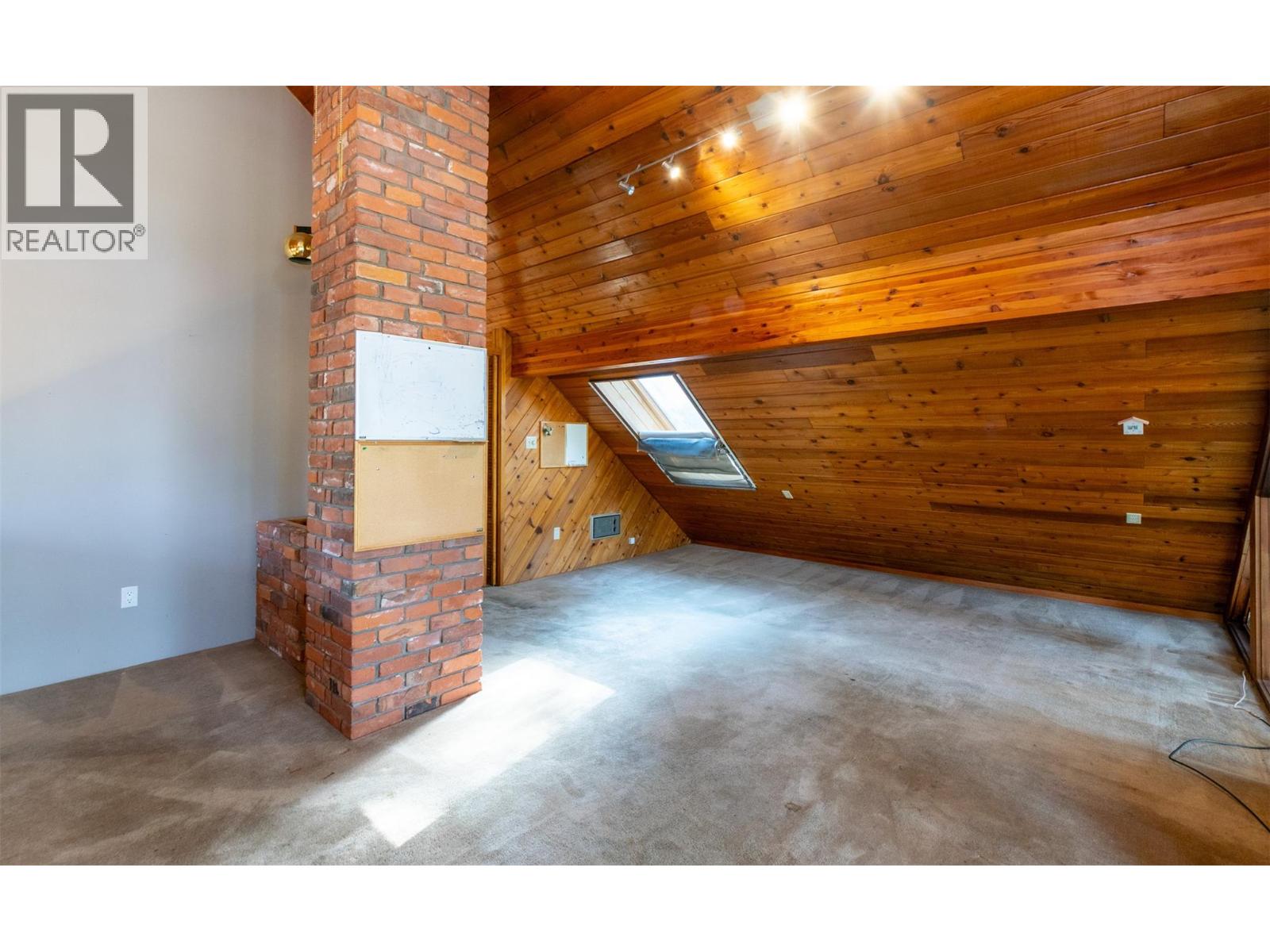  2530 4 Avenue Northeast, Salmon Arm