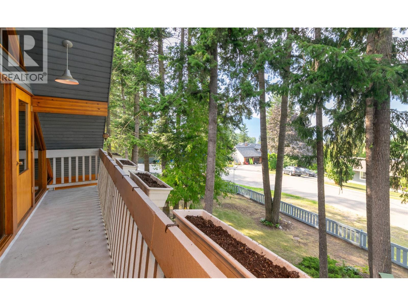  2530 4 Avenue Northeast, Salmon Arm