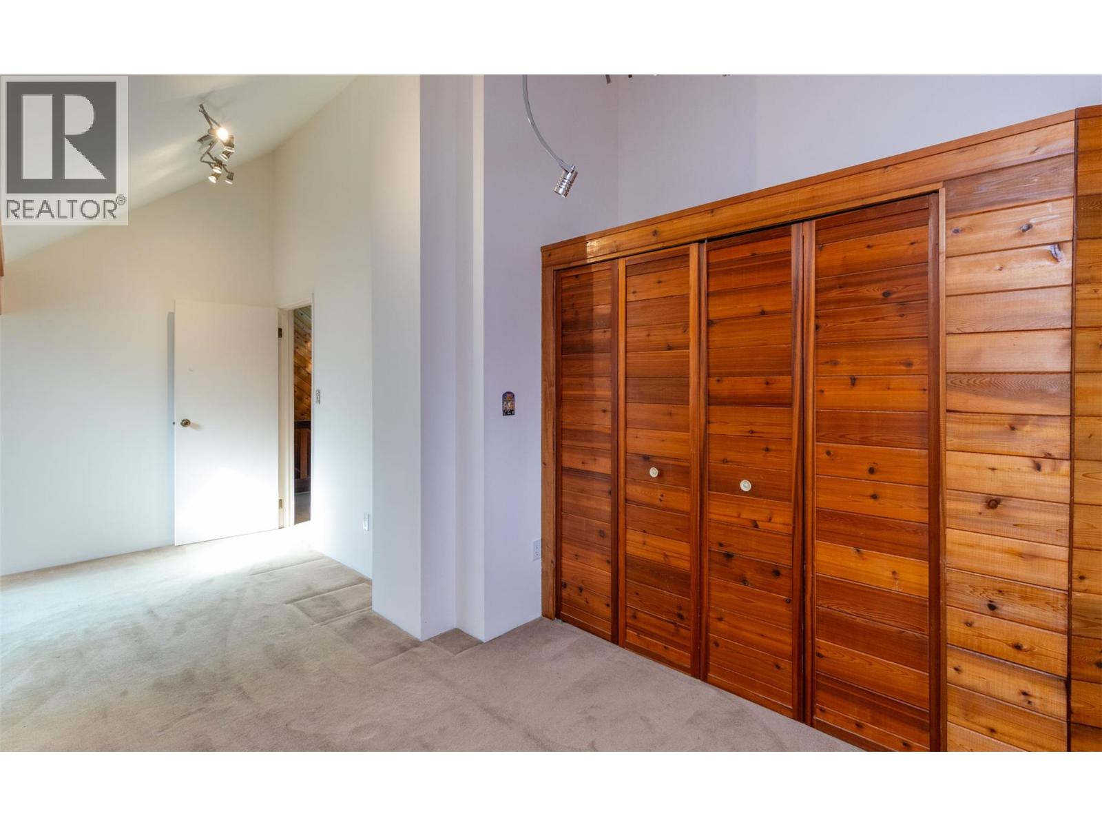  2530 4 Avenue Northeast, Salmon Arm