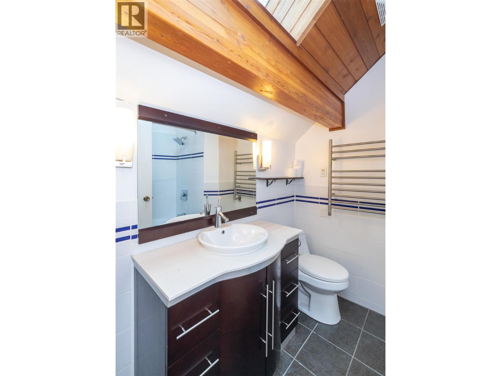  2530 4 Avenue Northeast, Salmon Arm