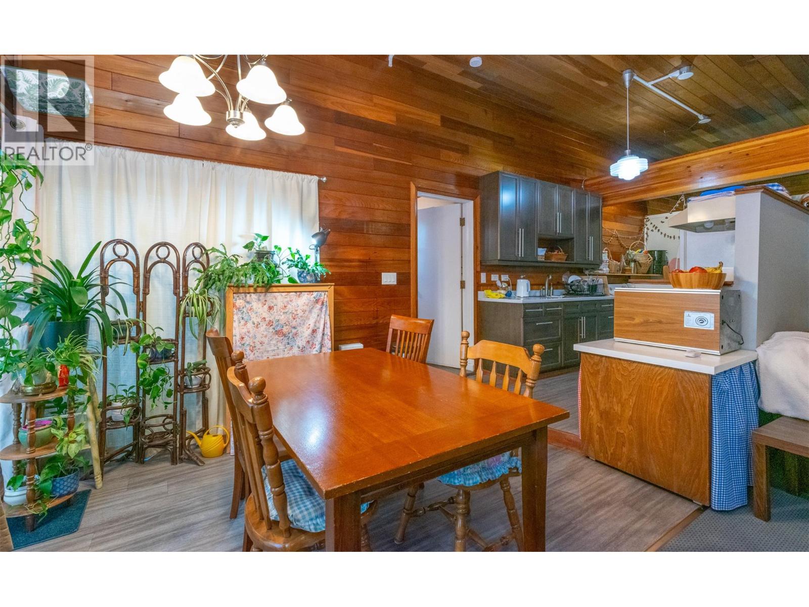  2530 4 Avenue Northeast, Salmon Arm