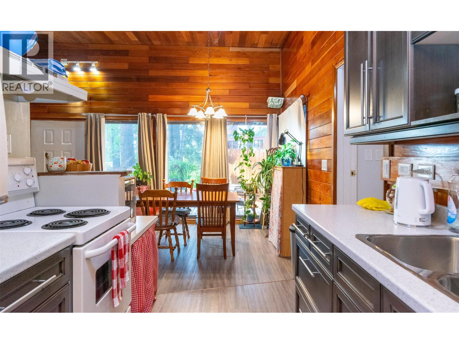  2530 4 Avenue Northeast, Salmon Arm