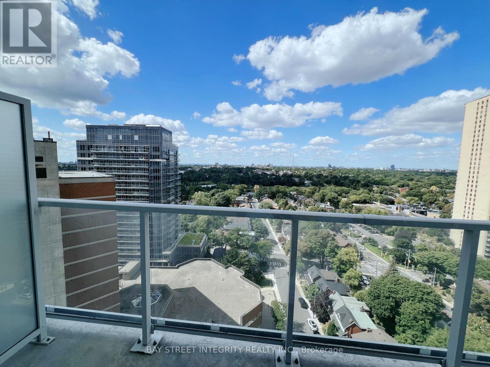 Photo 5 of 1512 33 Helendale Avenue, Toronto ON