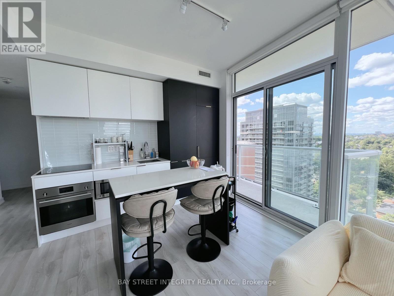 Photo 6 of 1512 33 Helendale Avenue, Toronto ON