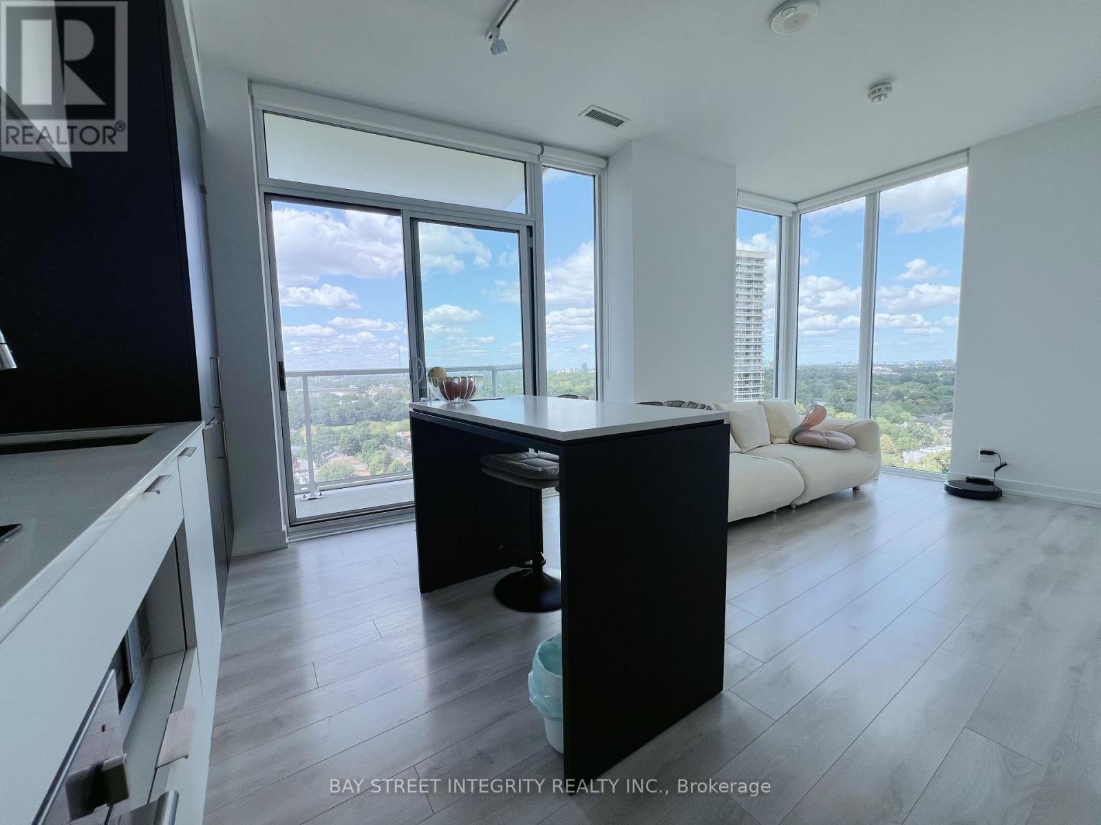 Photo 7 of 1512 33 Helendale Avenue, Toronto ON