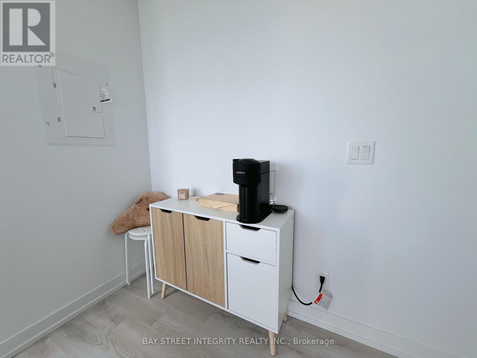 Photo 8 of 1512 33 Helendale Avenue, Toronto ON