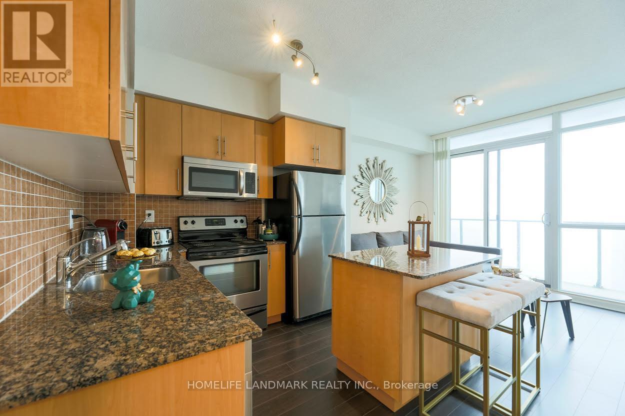 Photo 8 of 4003 55 Bremner Boulevard, Toronto ON