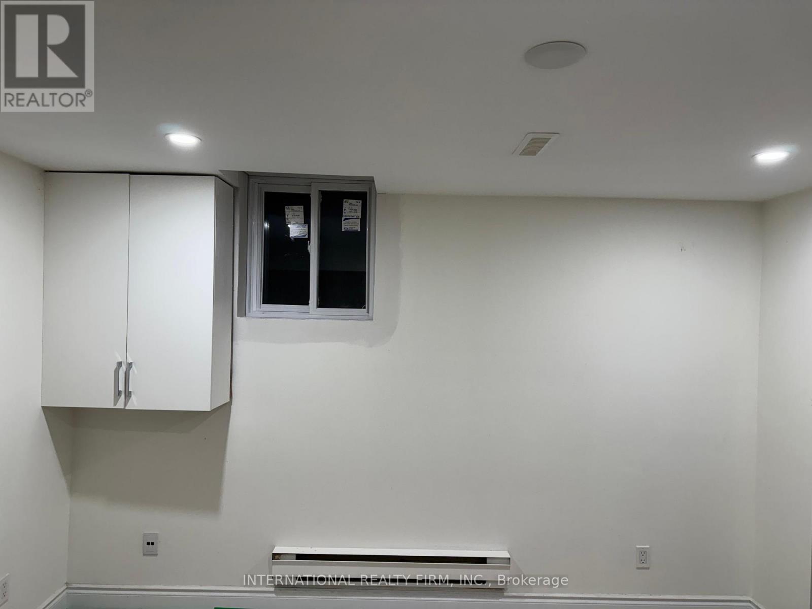 Photo 15 of Basement 141 Kemano Road, Aurora ON