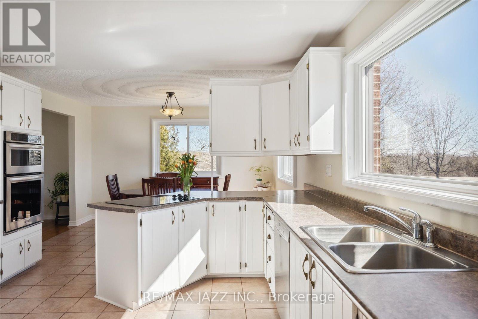 Photo 6 of 8733 Leskard Road, Clarington ON