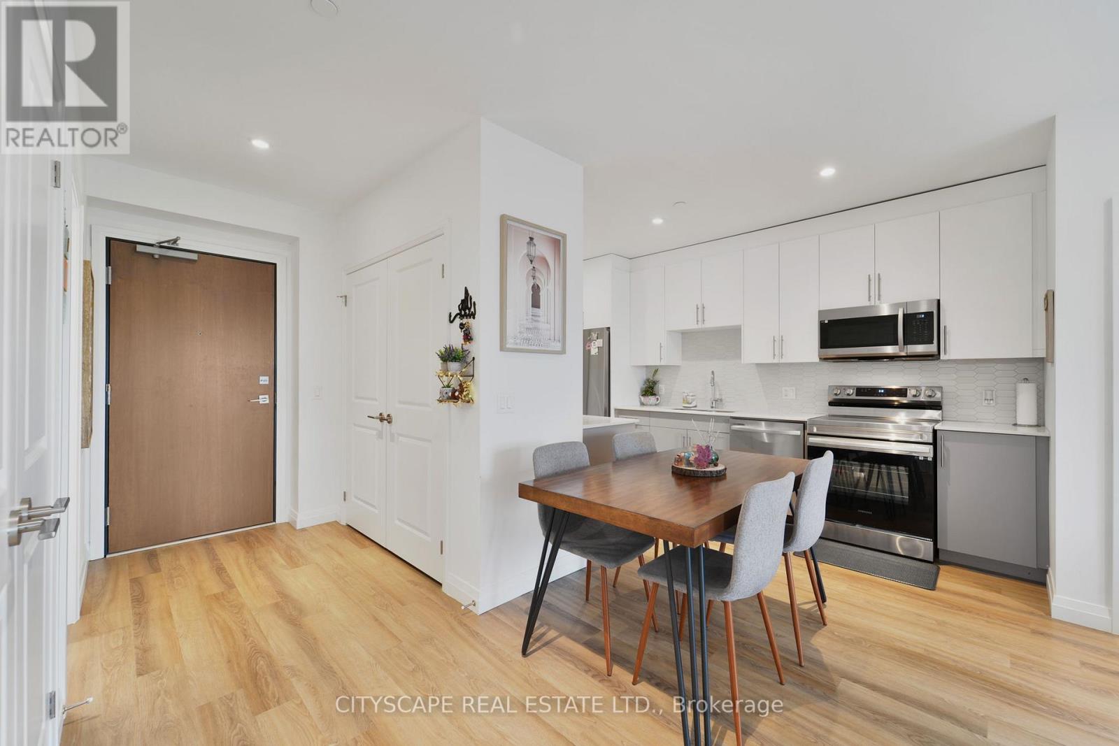 Photo 4 of 802 525 New Dundee Road, Kitchener ON