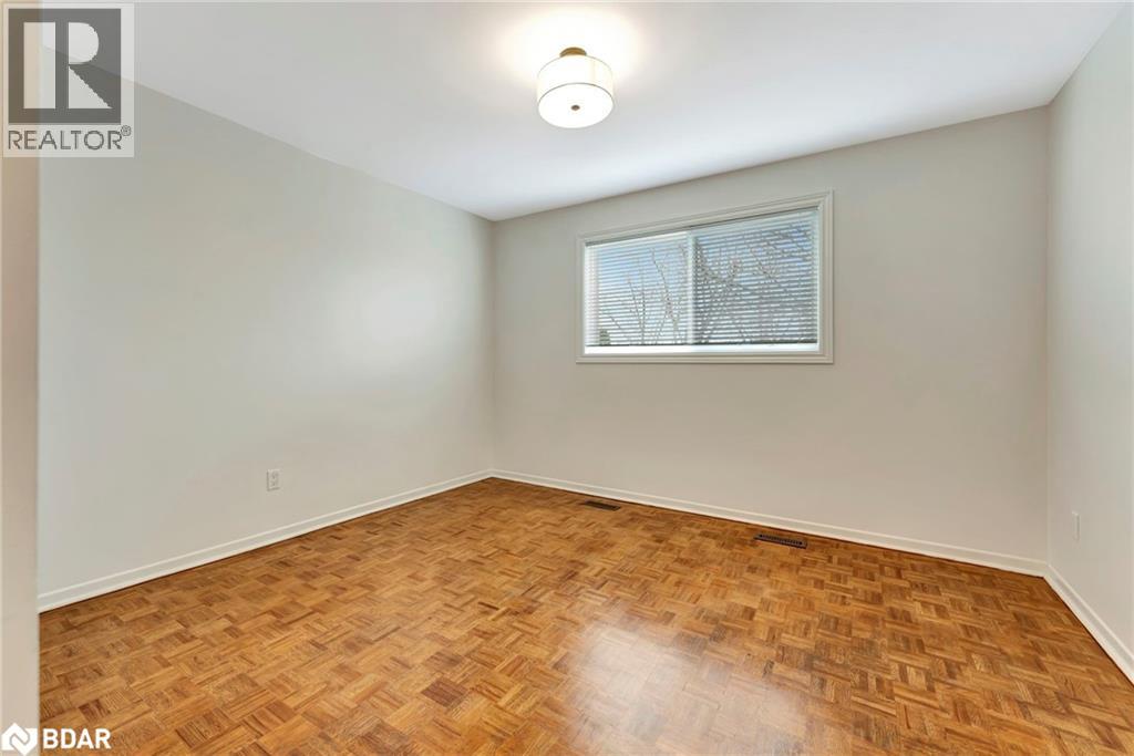Photo 7 of 780 Woodward Avenue, Milton ON