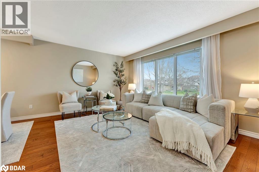 Photo 2 of 780 Woodward Avenue, Milton ON