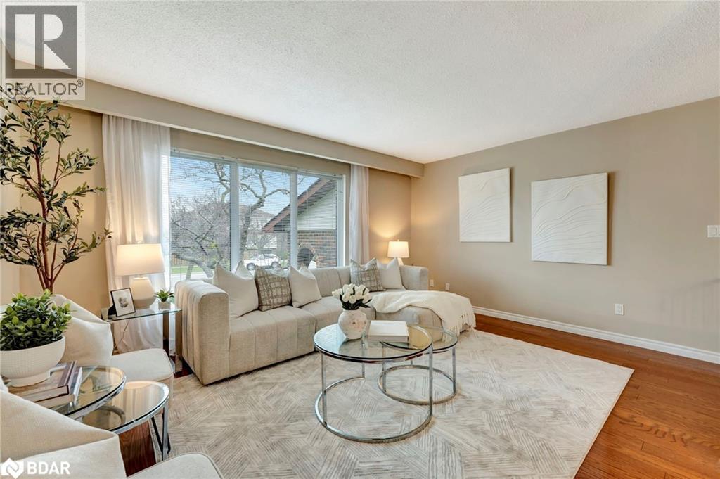 Photo 14 of 780 Woodward Avenue, Milton ON