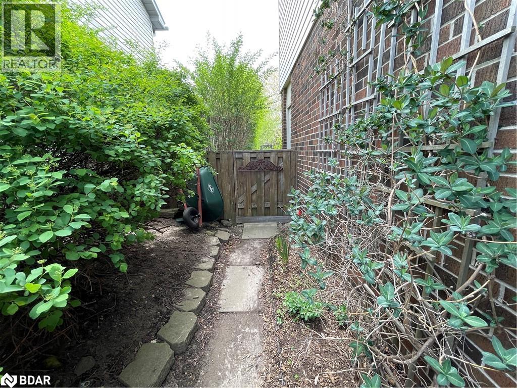Photo 8 of 780 Woodward Avenue, Milton ON