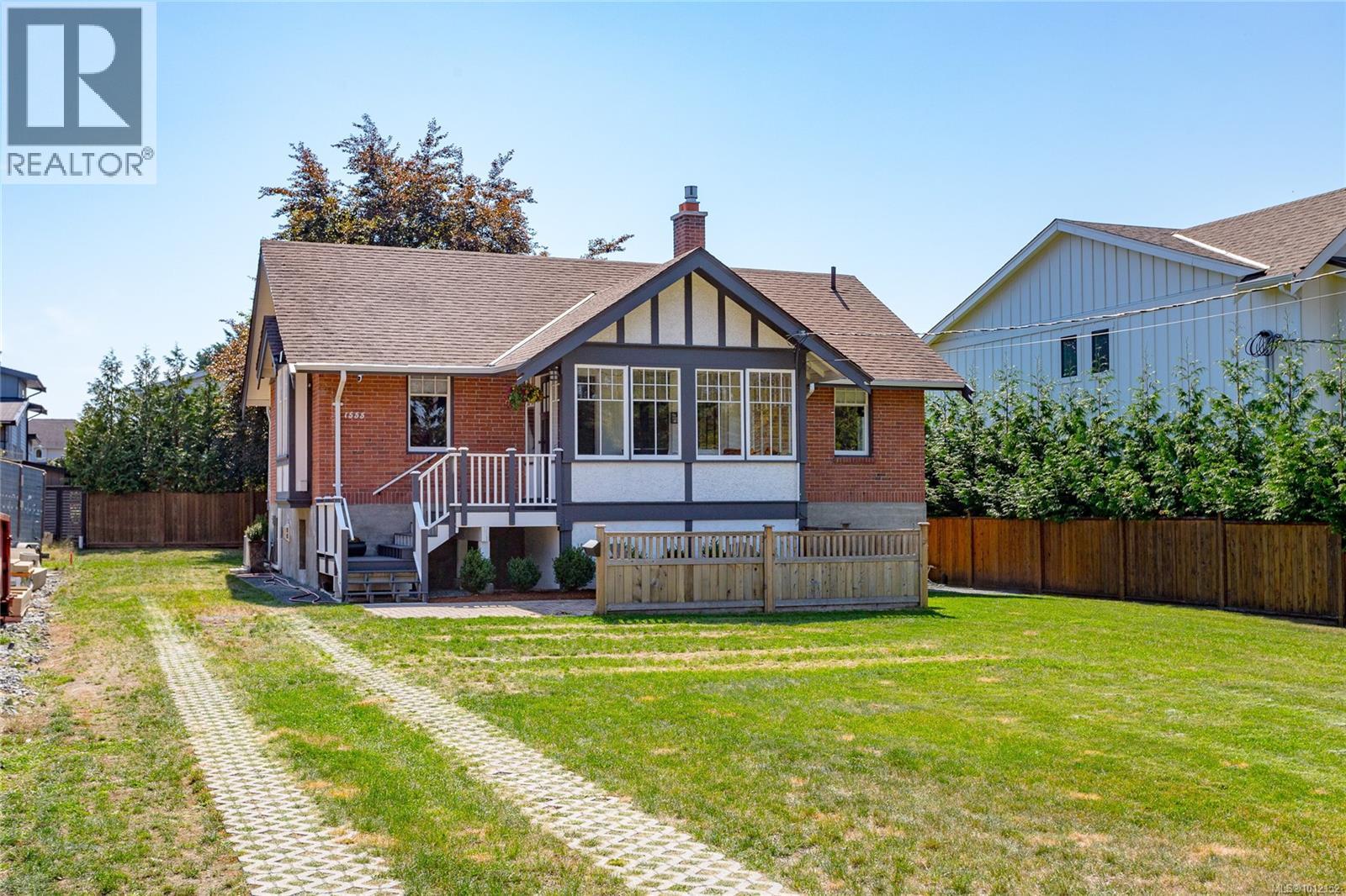 1555 Ash Road, Saanich