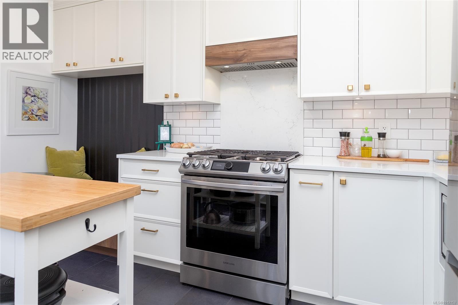  1555 Ash Road, Saanich