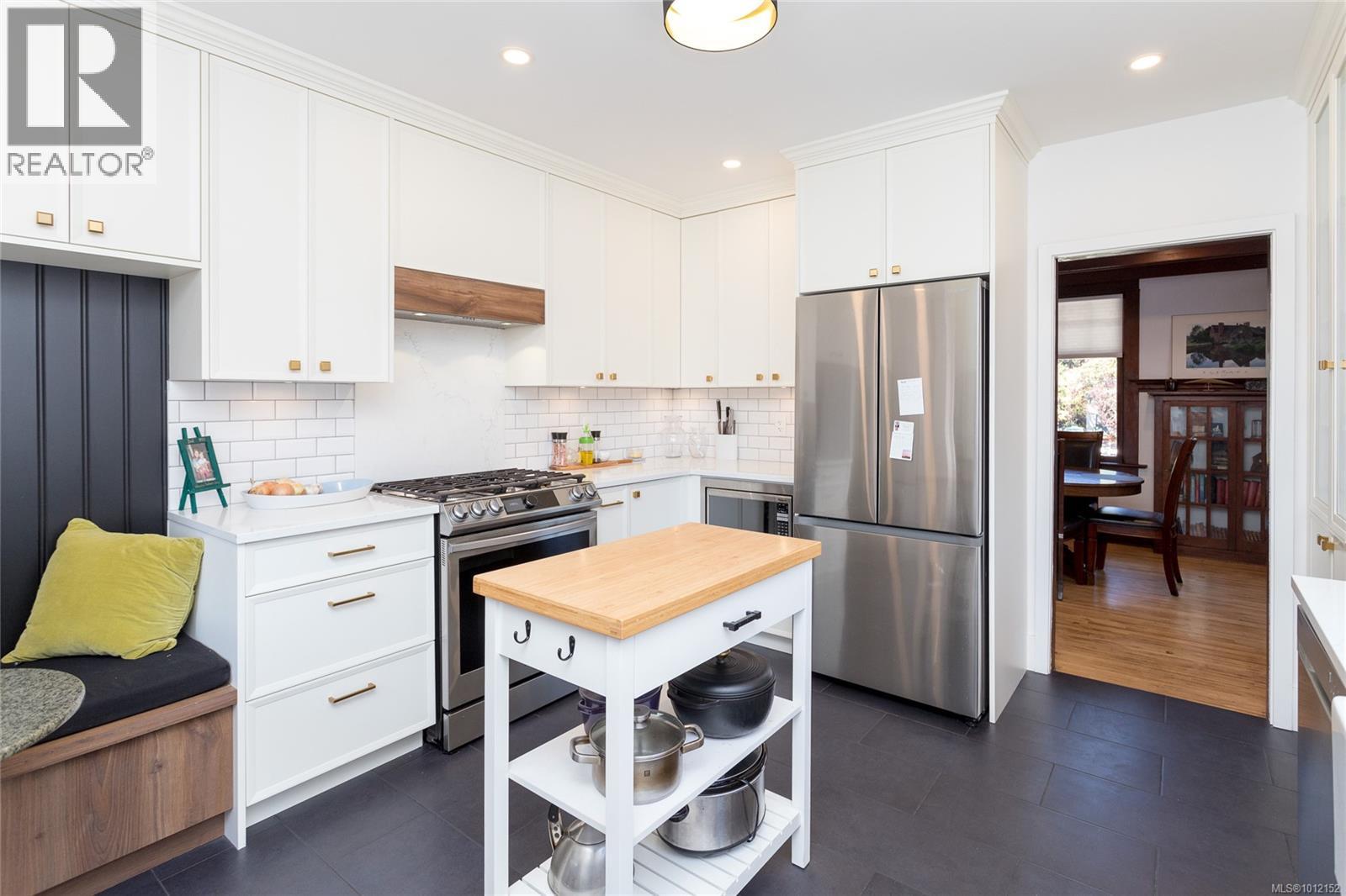  1555 Ash Road, Saanich