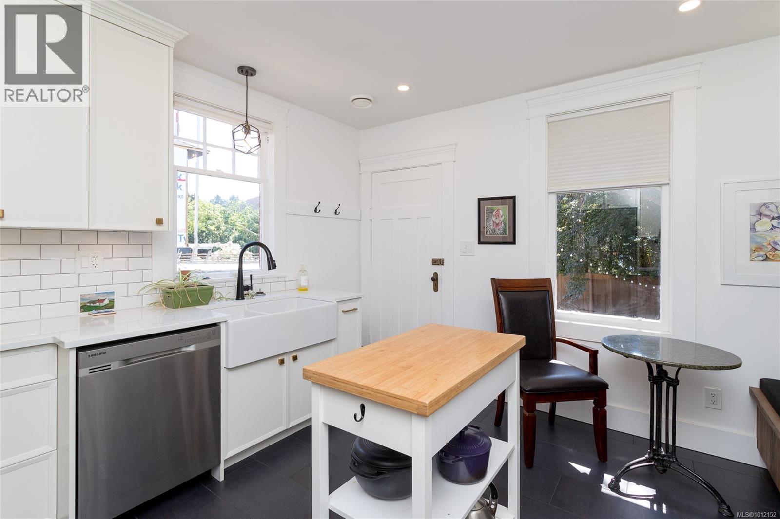  1555 Ash Road, Saanich