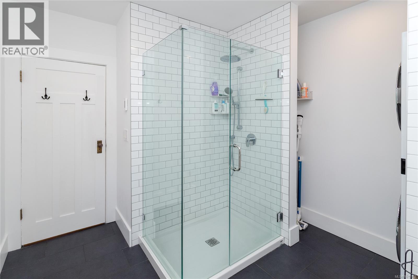  1555 Ash Road, Saanich