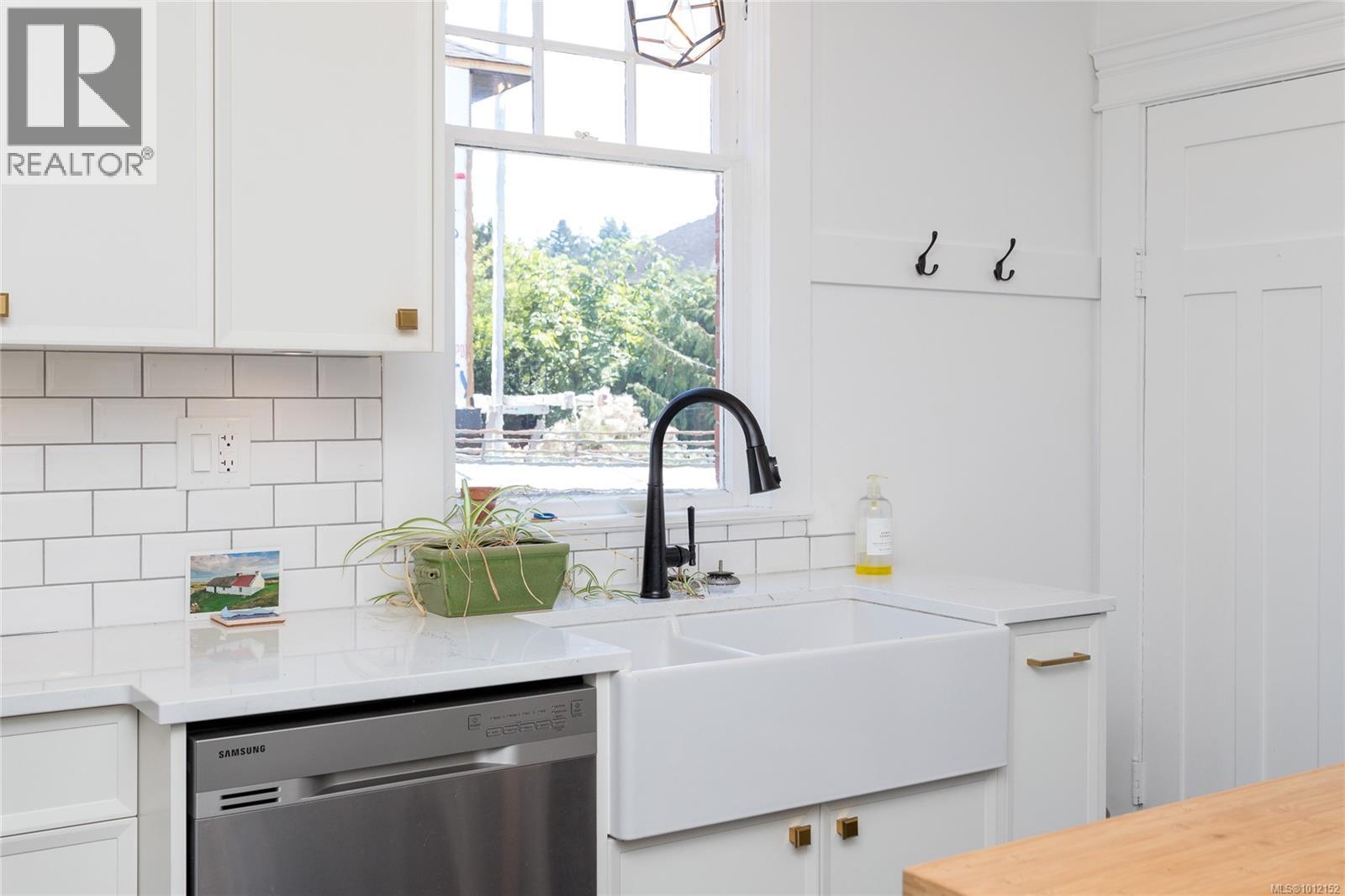  1555 Ash Road, Saanich