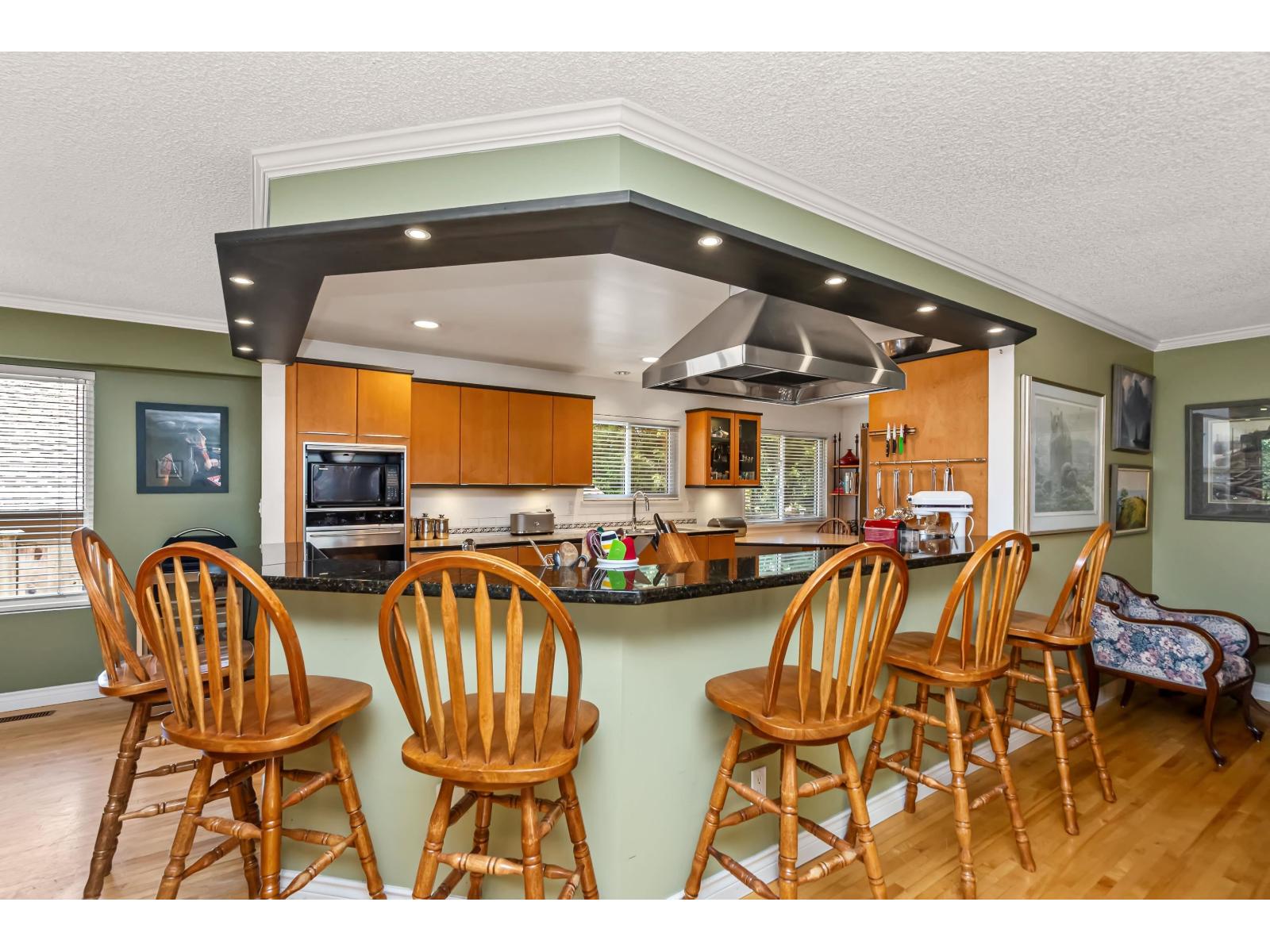 Photo 10 of 13937 35 A Avenue, Surrey BC