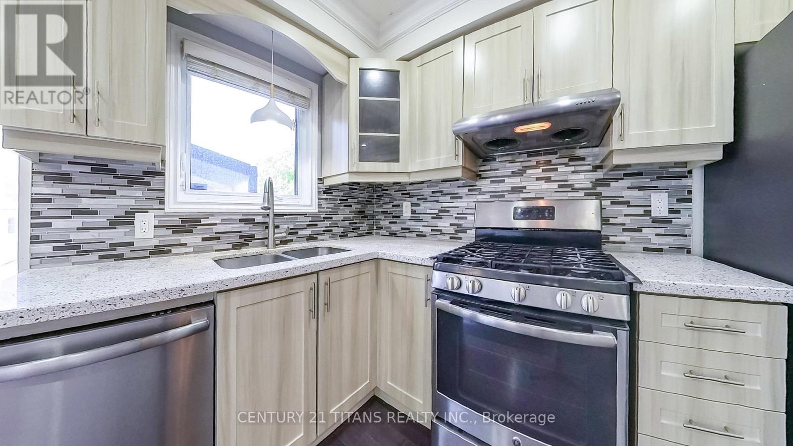 Photo 10 of 1597 Amberlea Road, Pickering ON