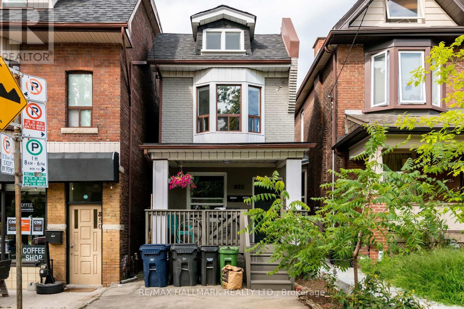 Photo 14 of 852 Carlaw Avenue, Toronto ON