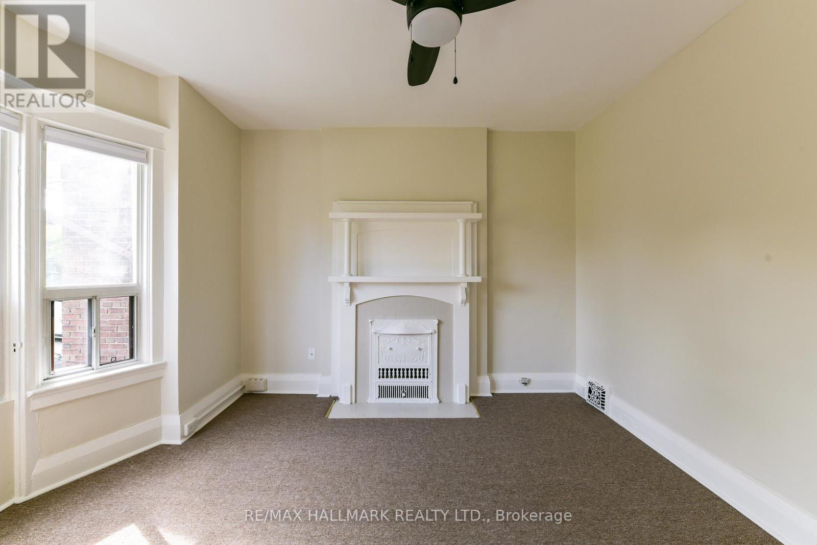 Photo 2 of 852 Carlaw Avenue, Toronto ON