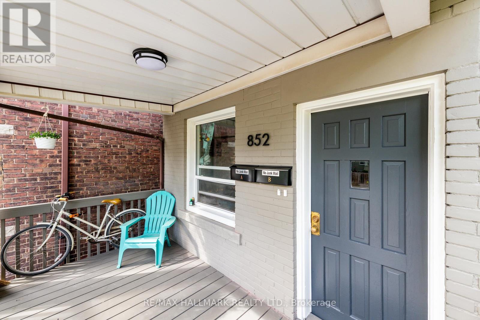 Photo 21 of 852 Carlaw Avenue, Toronto ON