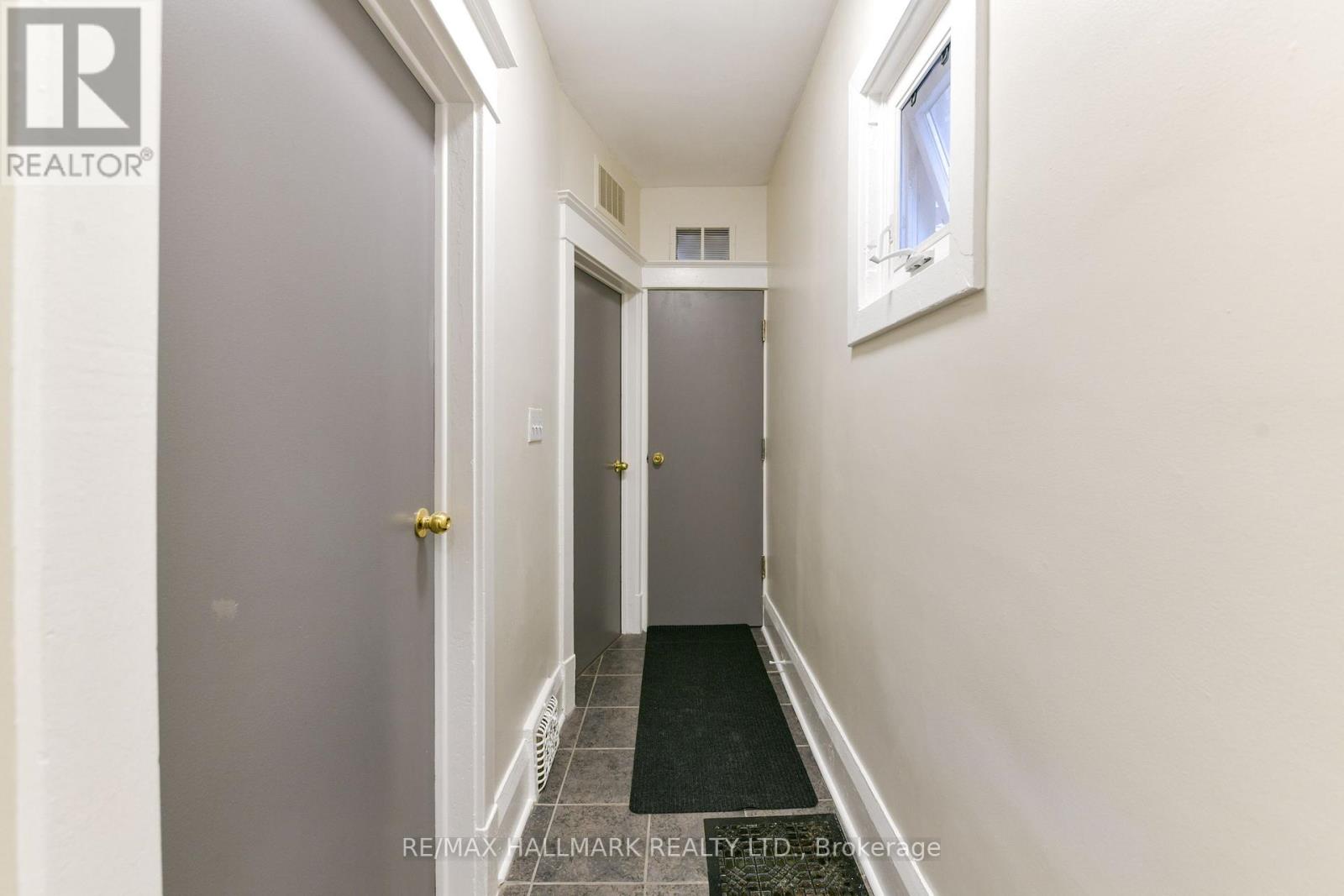 Photo 13 of 852 Carlaw Avenue, Toronto ON