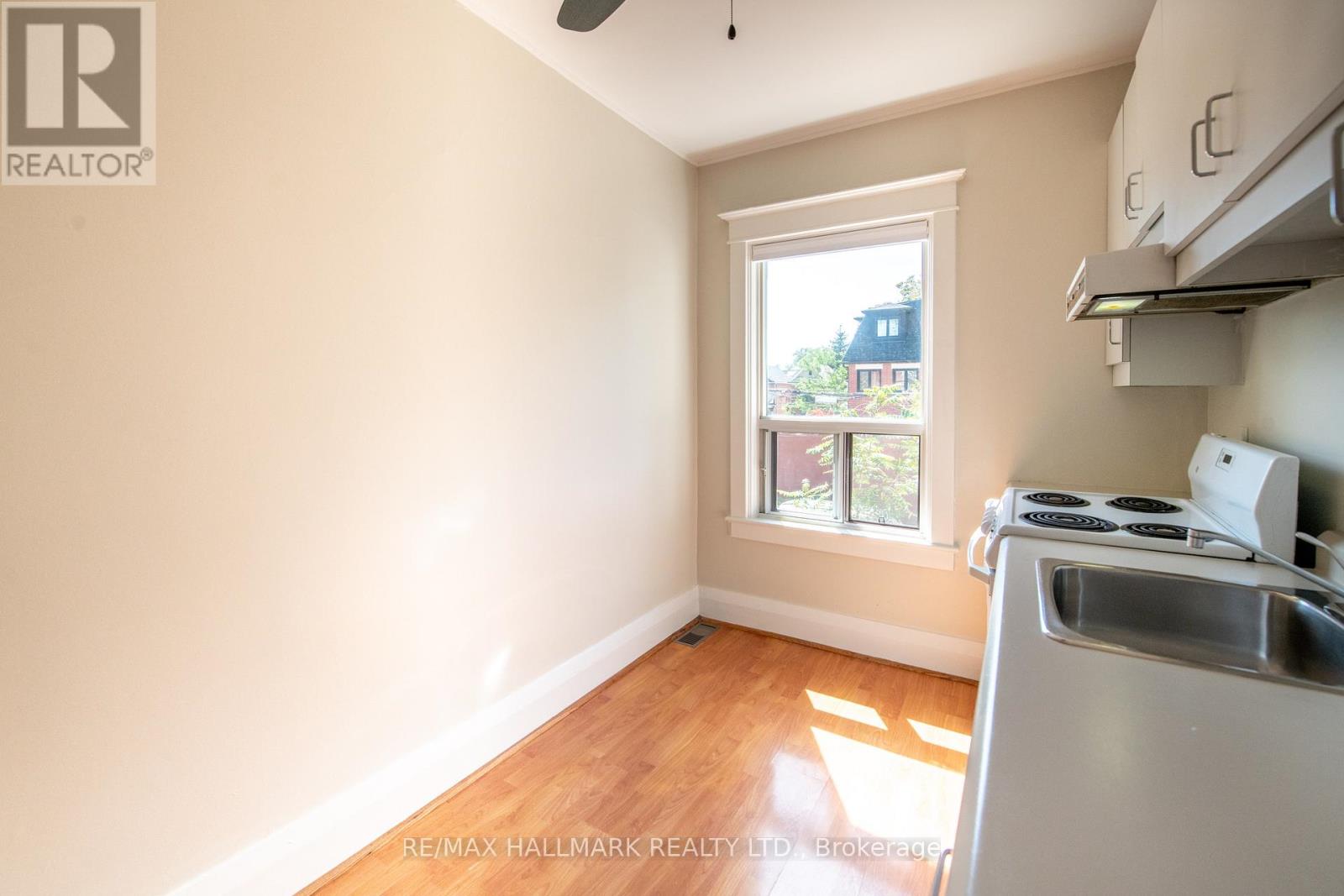 Photo 5 of 852 Carlaw Avenue, Toronto ON