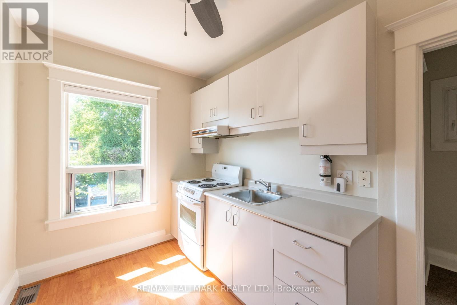 Photo 17 of 852 Carlaw Avenue, Toronto ON
