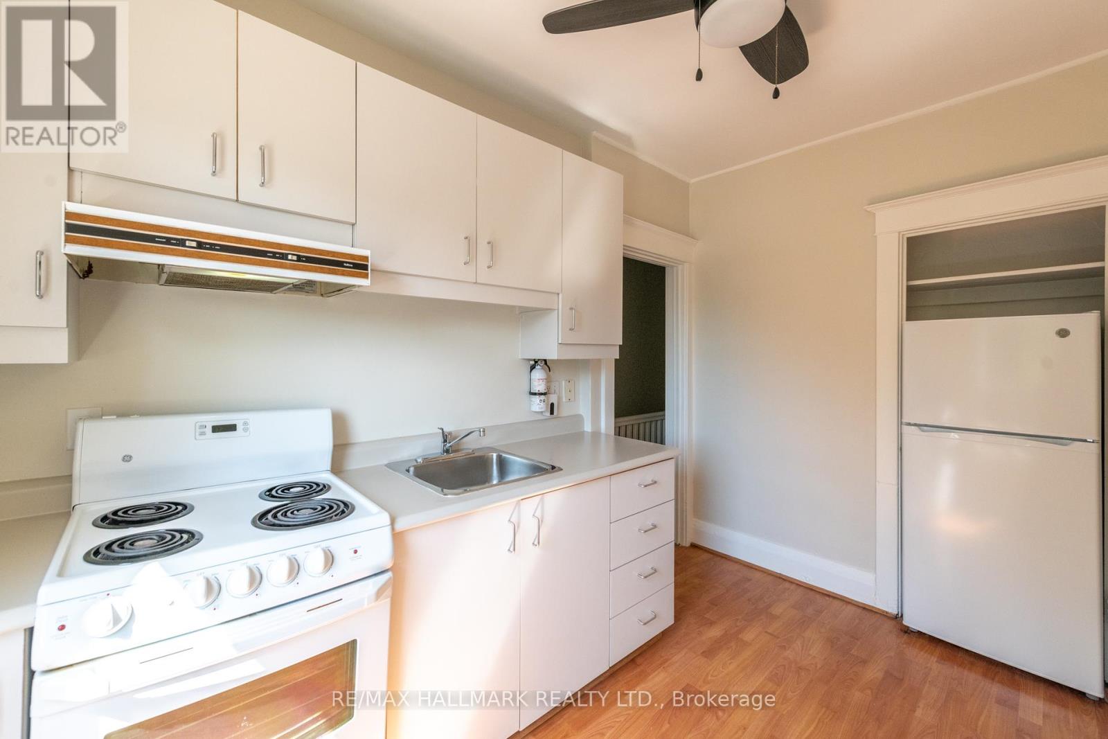 Photo 7 of 852 Carlaw Avenue, Toronto ON