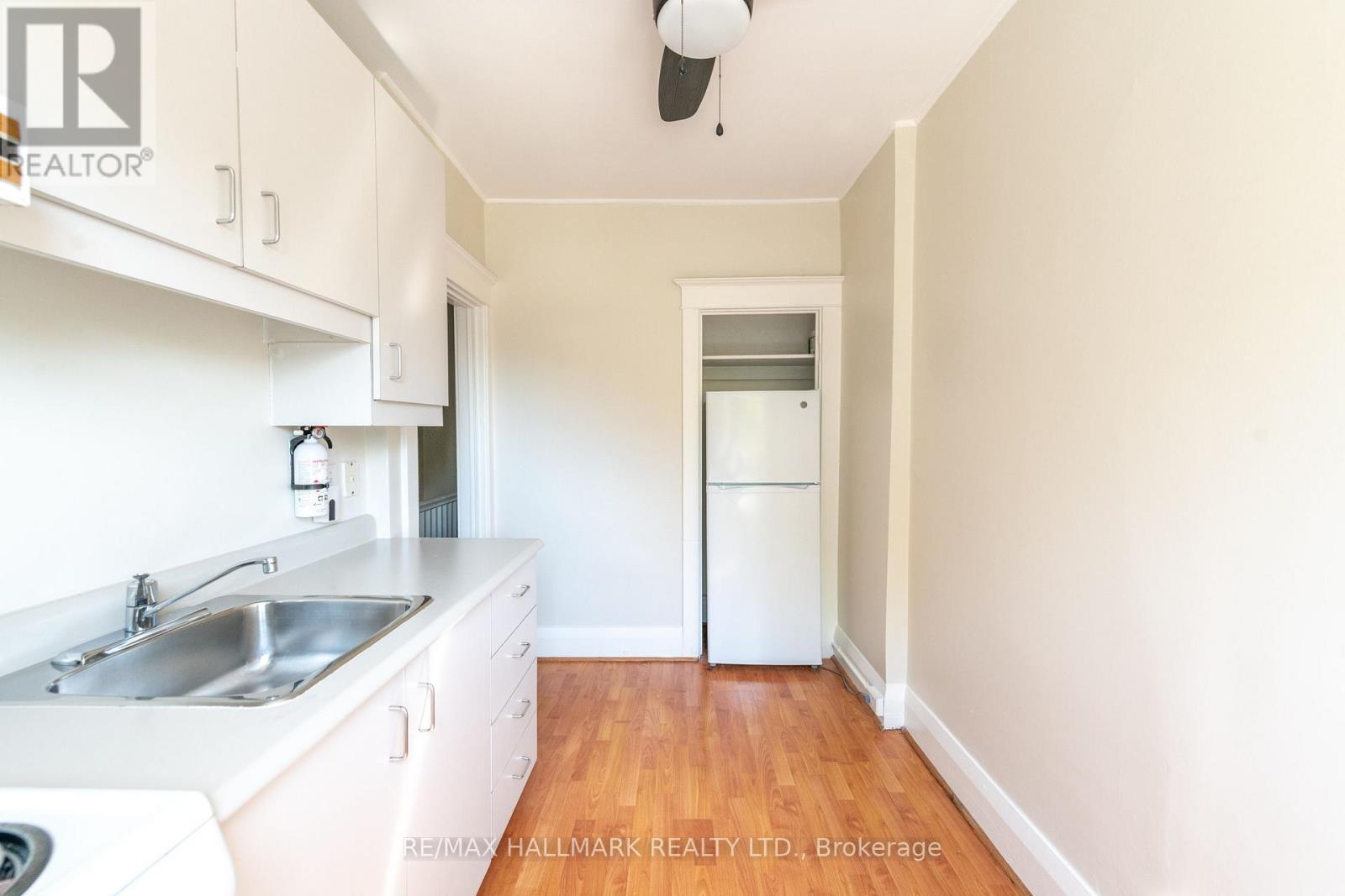 Photo 8 of 852 Carlaw Avenue, Toronto ON
