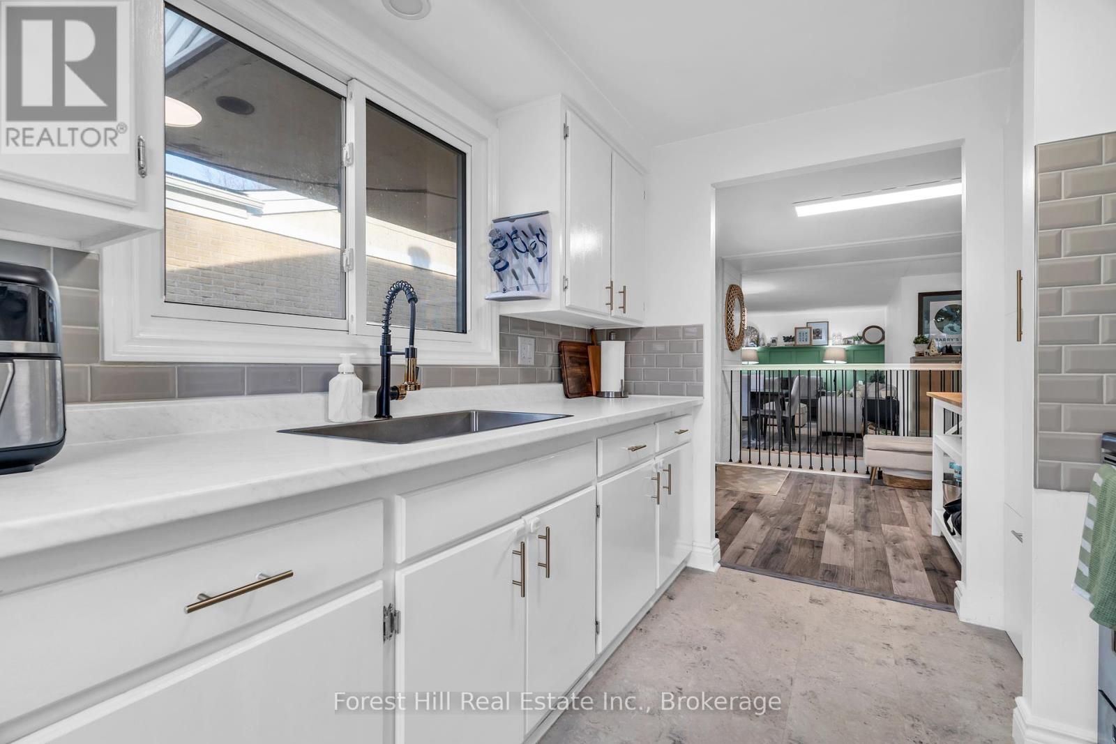 Photo 12 of 130 Pepperwood Crescent, Kitchener ON