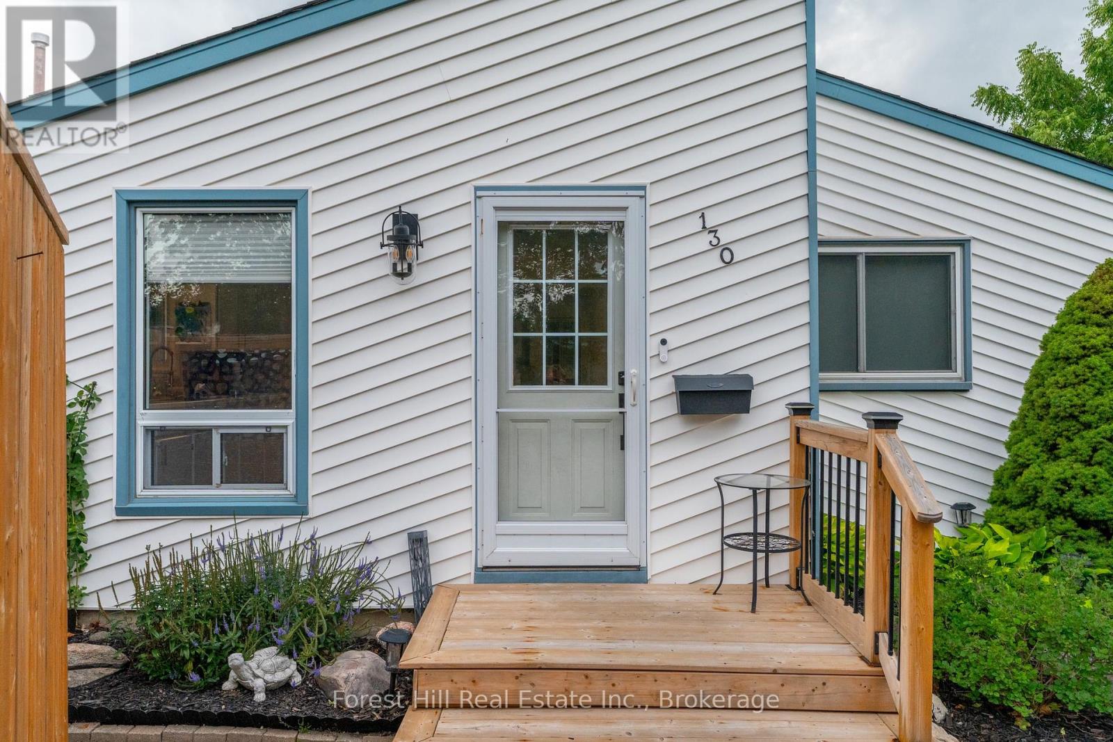 Photo 5 of 130 Pepperwood Crescent, Kitchener ON