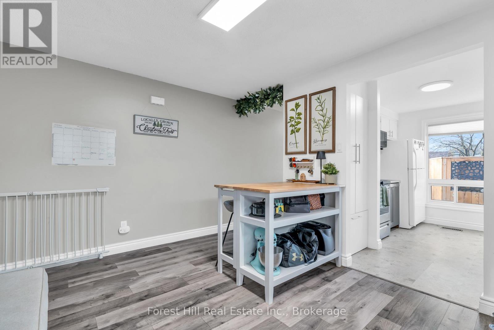 Photo 9 of 130 Pepperwood Crescent, Kitchener ON