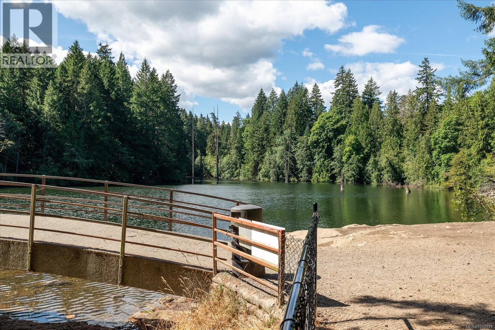 Photo 9 of 709 Dogwood Rd, Nanaimo BC