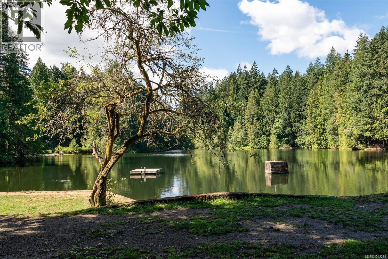 Photo 2 of 709 Dogwood Rd, Nanaimo BC