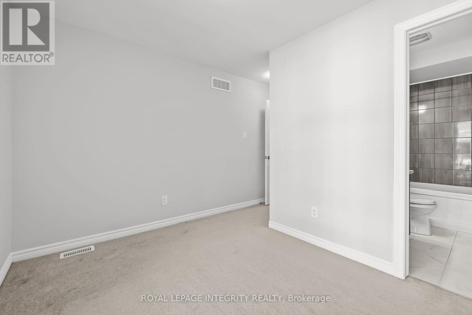 Photo 29 of 119 Pilot Private, Ottawa ON