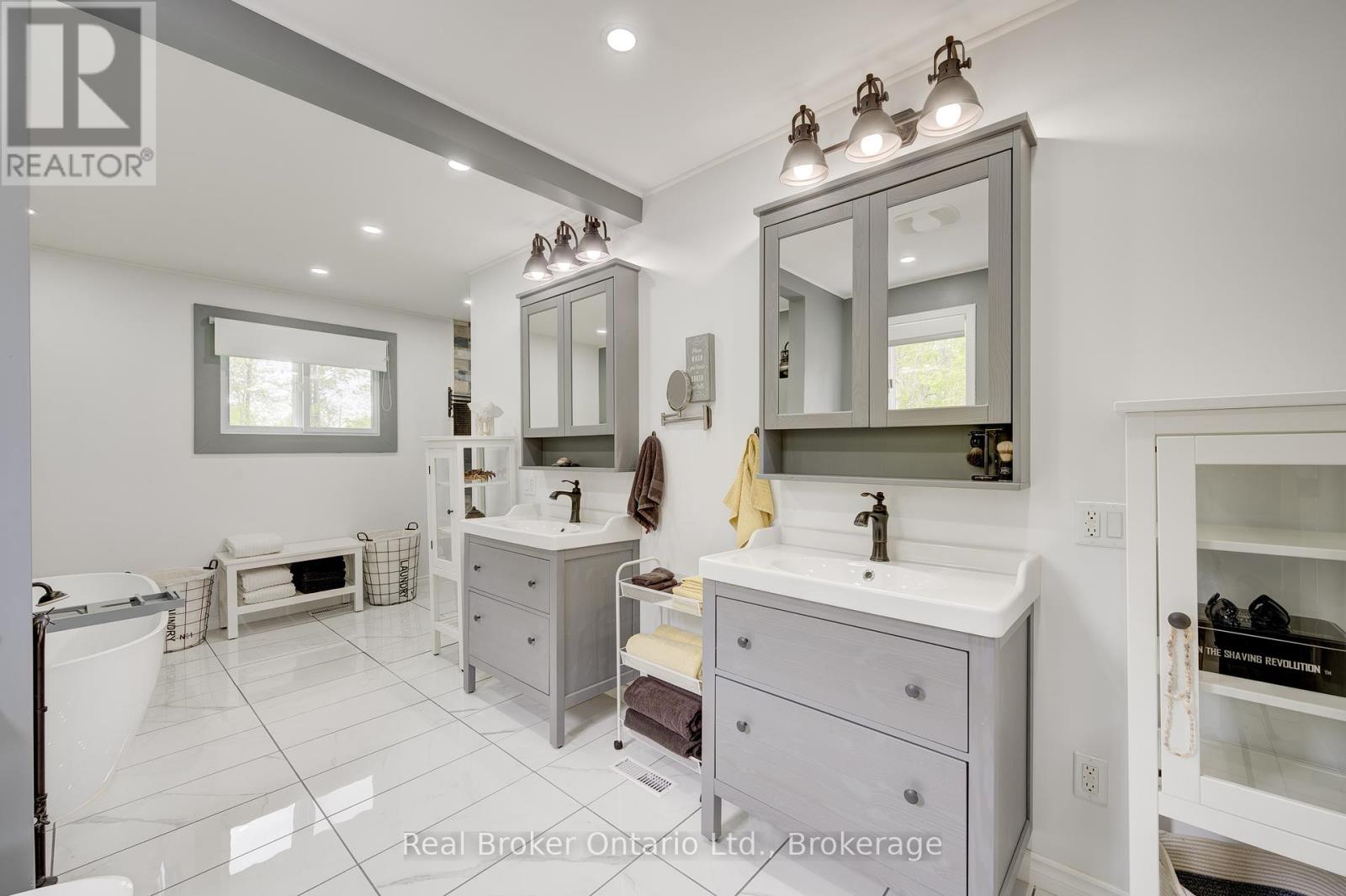 Photo 33 of 2859 Dominion Road, Fort Erie ON